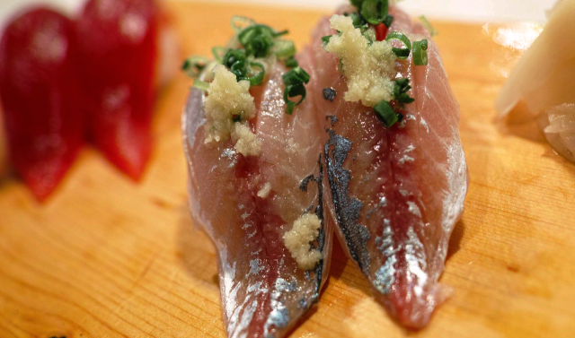 アジとマグロの寿司