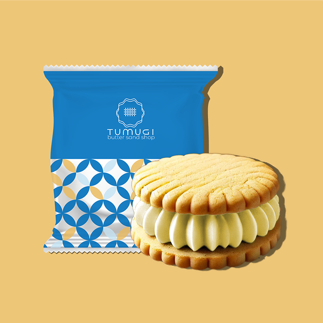 プレーンのバターサンドと青のパッケージ