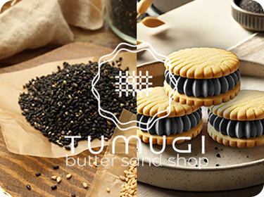 黒ゴマと3つ積み重なった黒ゴマ味のバターサンド